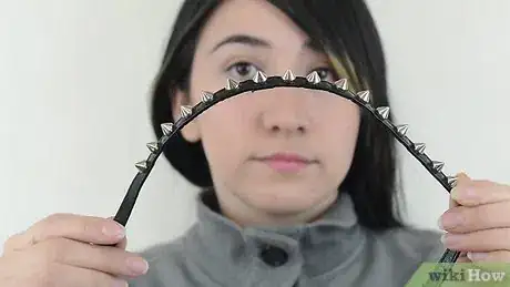 Immagine titolata Wear a Headband Step 5