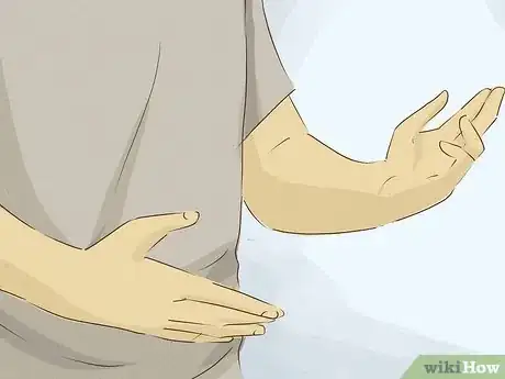 Immagine titolata Read Men's Body Language for Flirting Step 2