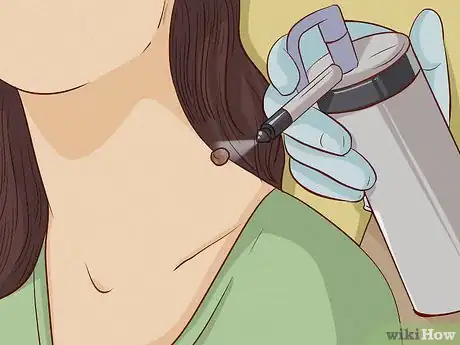 Immagine titolata Remove a Skin Tag from Your Neck Step 3