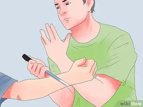 Immagine titolata Become Good at Knife Fighting Step 14
