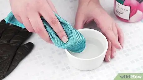 Immagine titolata Clean Leather Gloves Step 1