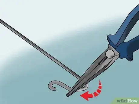 Immagine titolata Use a Coat Hanger to Break Into a Car Step 8