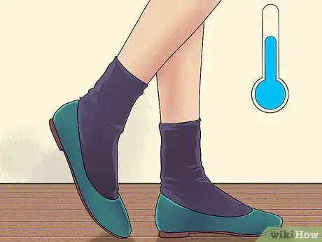 Immagine titolata Stretch Tight Ballet Flats Step 10