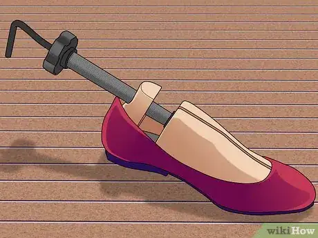 Immagine titolata Stretch Tight Ballet Flats Step 13