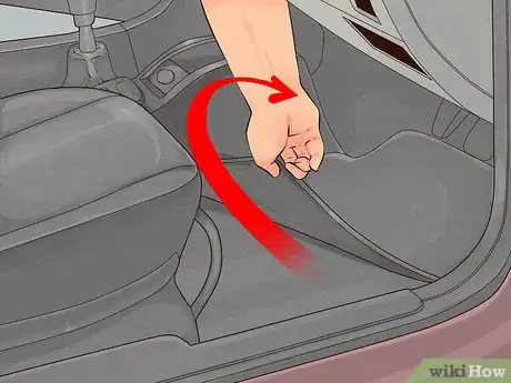 Immagine titolata Shampoo Car Interior Step 5