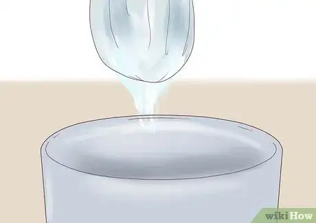 Immagine titolata Make Perfume (Flower Blossoms and Water Method) Step 6