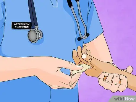 Immagine titolata Treat a Broken Finger Step 12