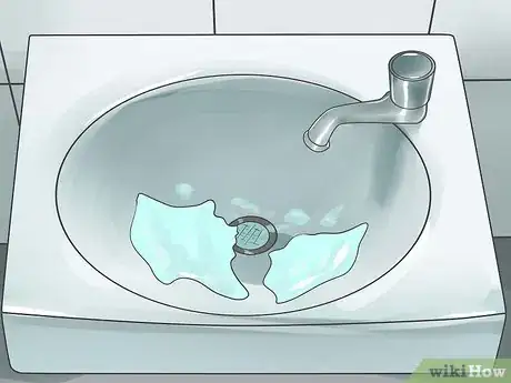 Immagine titolata Use Mouthwash Properly Step 9