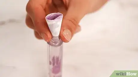 Immagine titolata Make Glitter Lip Gloss Step 16