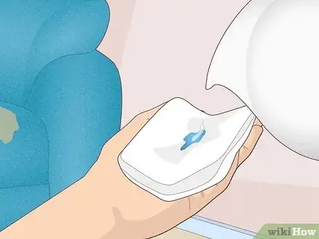 Immagine titolata Get a Stain out of a Microfiber Couch Step 3