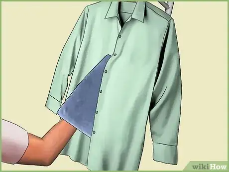 Immagine titolata Use a Clothes Steamer Step 4