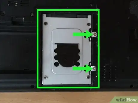 Immagine titolata Take a Hard Drive Out of a Laptop Step 6