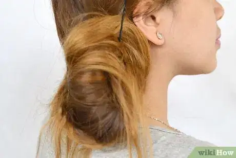 Immagine titolata Style Wavy Hair Step 4