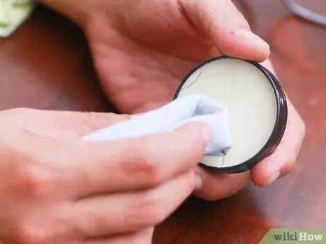 Immagine titolata Remove Scratches From Plastic Lens Glasses Step 4