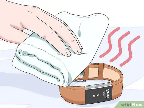Immagine titolata Clean a Fitbit Band Step 7