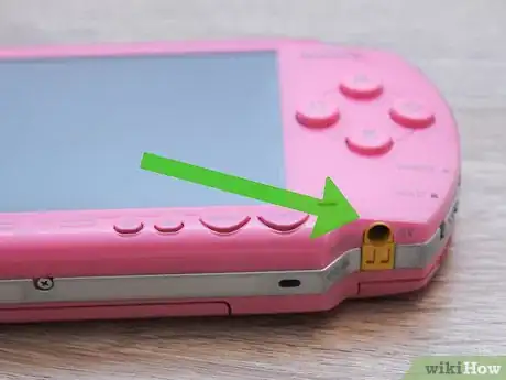 Immagine titolata Charge Your PSP Step 1