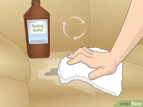 Immagine titolata Get a Stain out of a Microfiber Couch Step 8