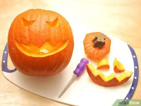 Immagine titolata Light a Pumpkin for Halloween Step 1