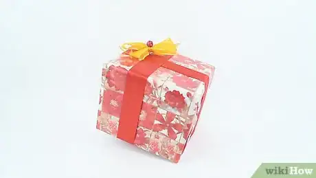 Immagine titolata Wrap a Present Step 24