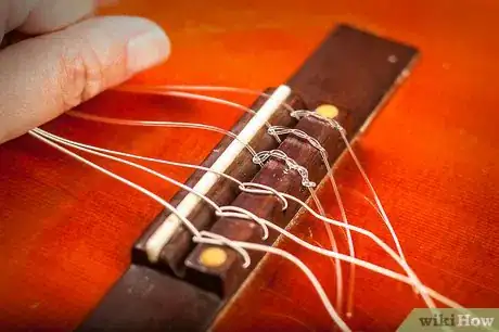 Immagine titolata Change Classical Guitar Strings Step 4Bullet5