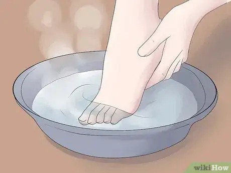 Immagine titolata Perform a Professional Salon Pedicure Step 4