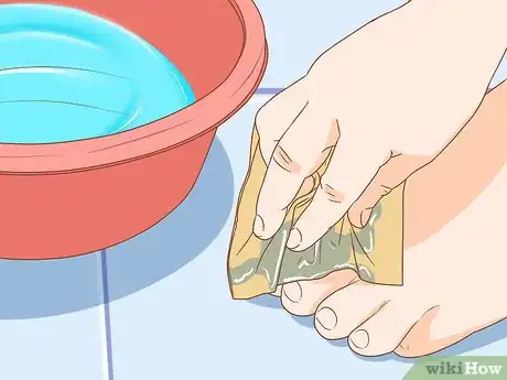Immagine titolata Help a Toenail Grow Back Quickly Step 5