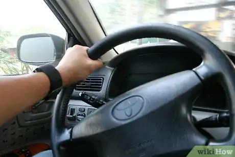 Immagine titolata Stop a Car with No Brakes Step 9