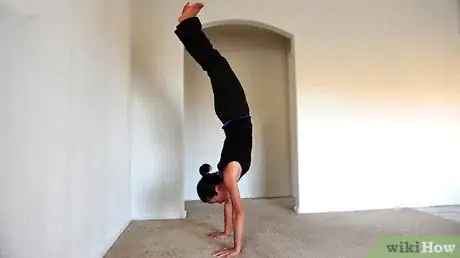 Immagine titolata Work up to a Handstand Push Up Step 5