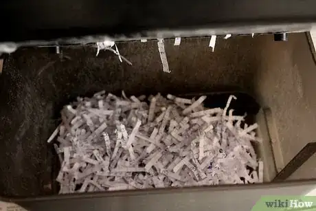 Immagine titolata Unjam a Paper Shredder Step 7