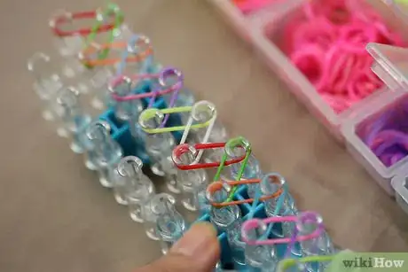 Immagine titolata Make a Rainbow Loom Bracelet Step 5