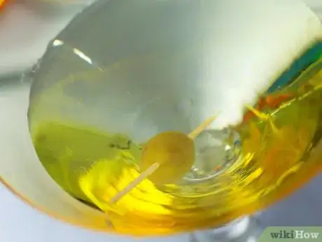 Immagine titolata Order a Martini Step 6