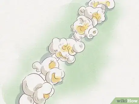 Immagine titolata String Popcorn on a Christmas Tree Step 3