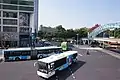 Bus in un'intersezione stradale a Taichung, Taiwan