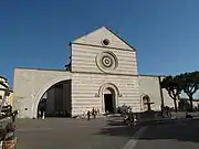 Facciata della Basilica di Santa Chiara