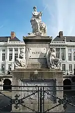 Il monumento ai martiri.
