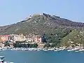In alto sulla collina, Forte Filippo