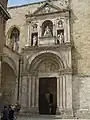 Ascoli Piceno - Portale gotico sormontato dal Monumento a Giulio II